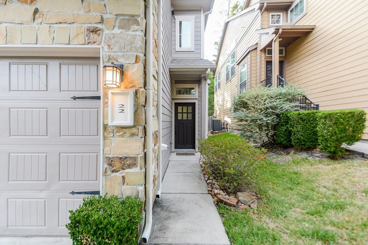 22 Cheswood Manor Dr - Photo 2 of 33
