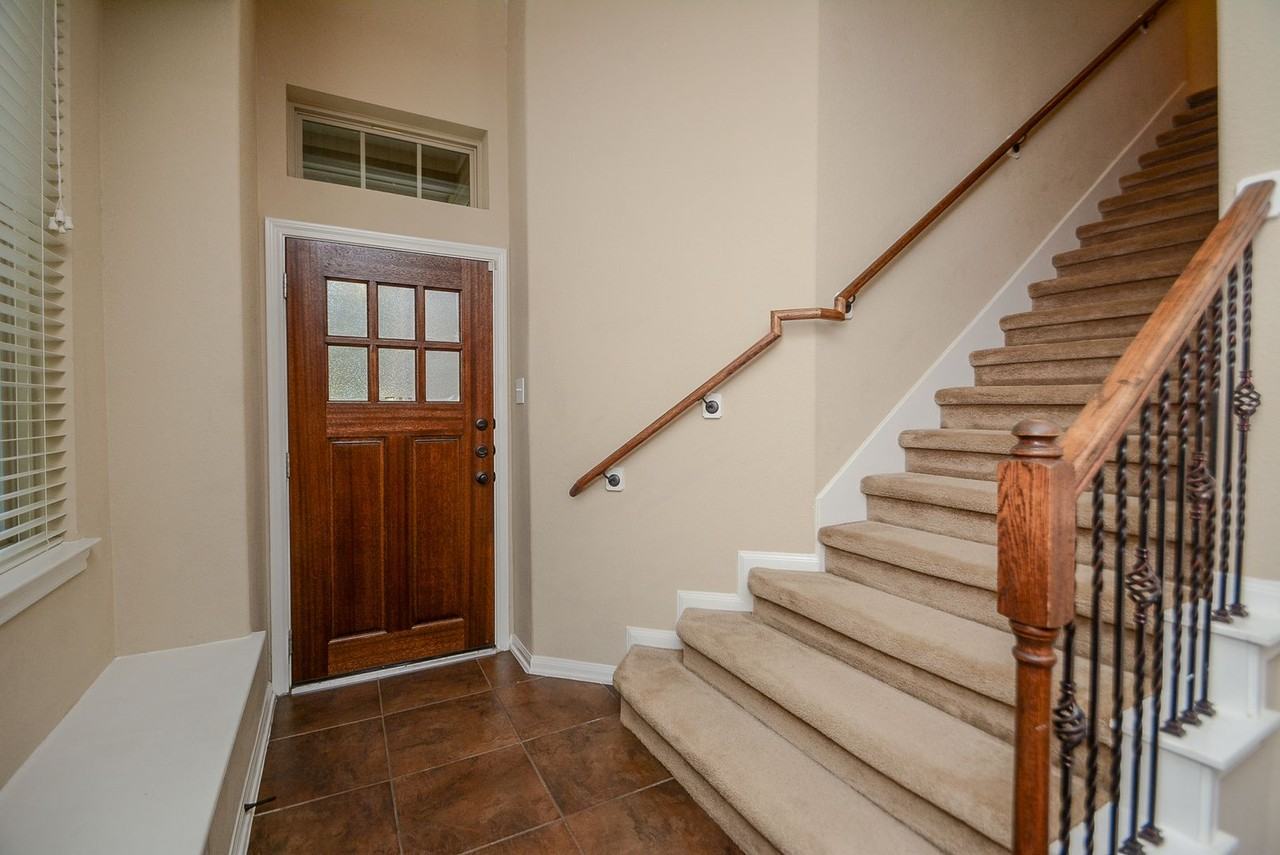 22 Cheswood Manor Dr - Photo 3 of 33