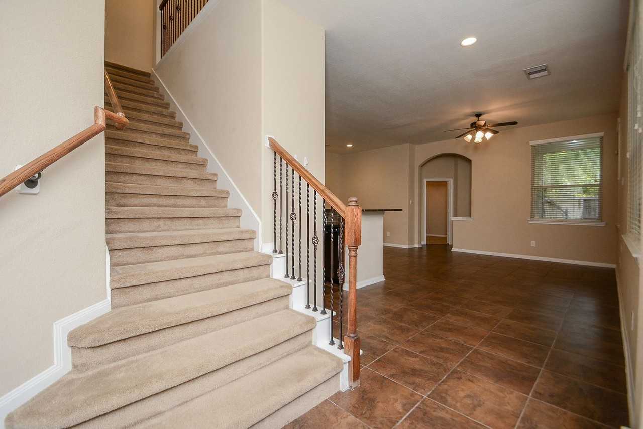 22 Cheswood Manor Dr - Photo 4 of 33