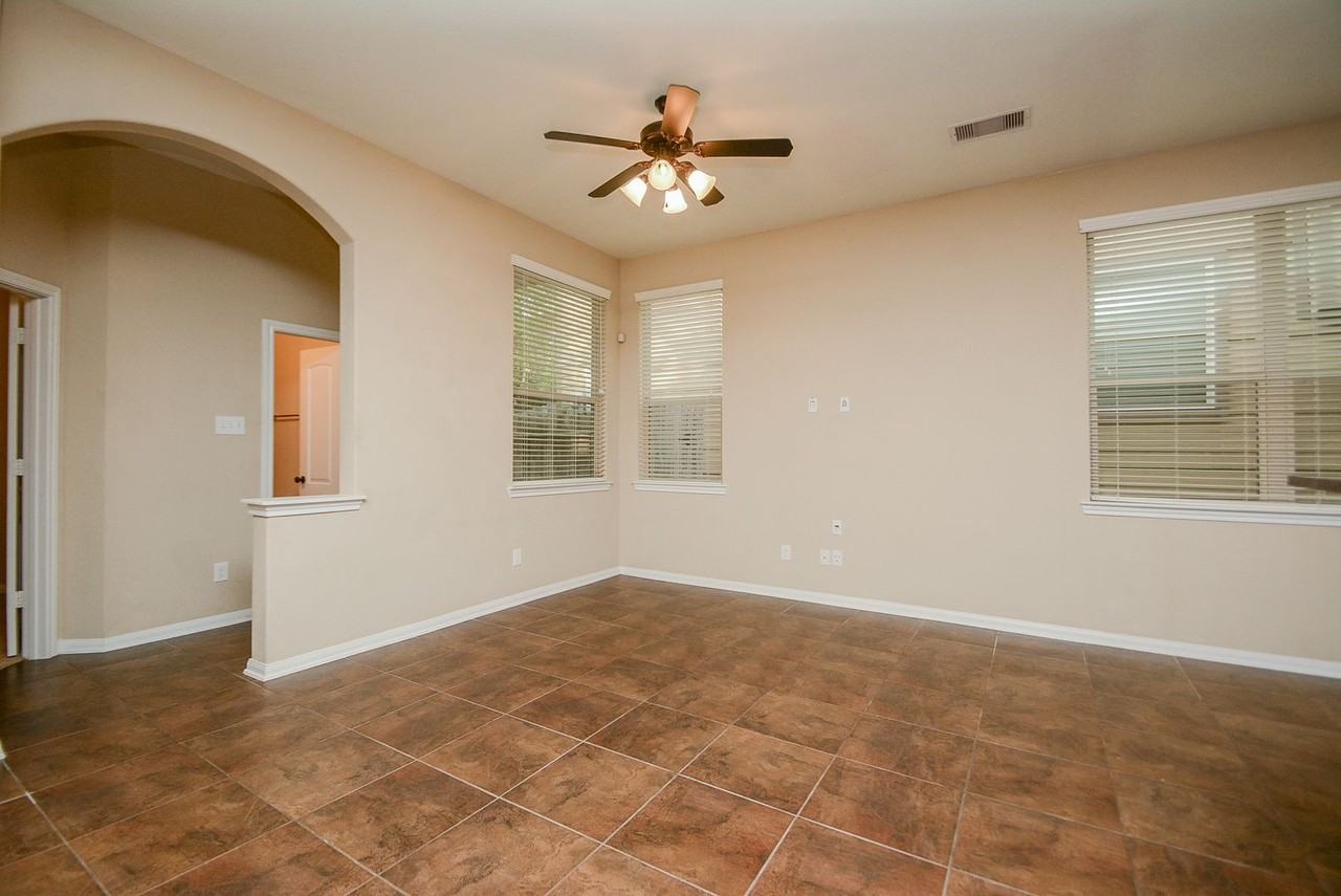 22 Cheswood Manor Dr - Photo 6 of 33