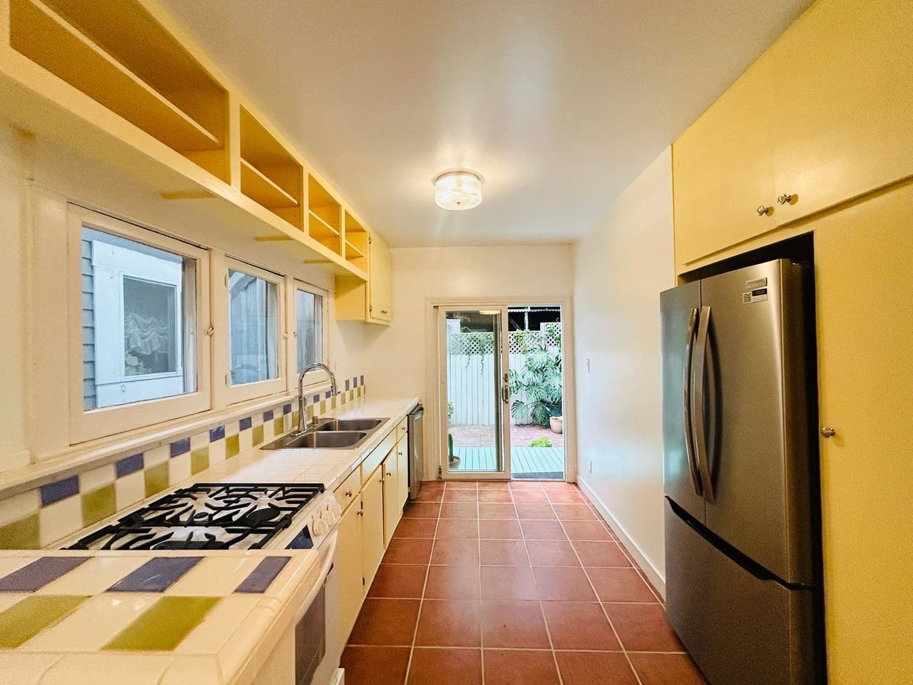 216 San Juan Ave - Photo 3 of 11