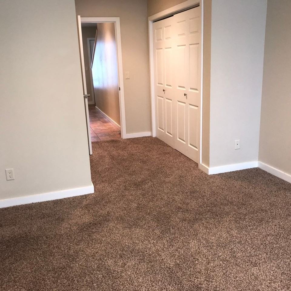 527 E St Ne - Photo 3 of 15