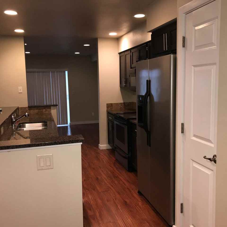 527 E St Ne - Photo 7 of 15