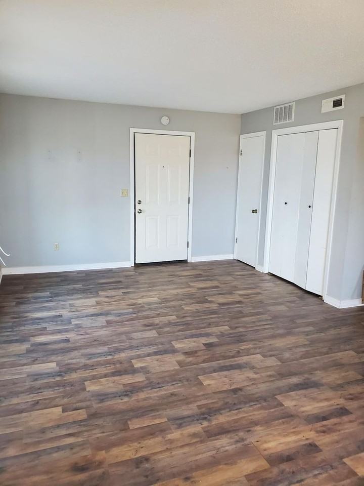 1449 N Smith Ct #2 - Photo 5 of 10