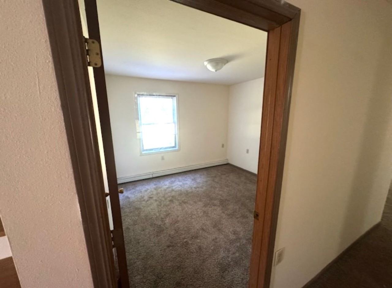Camp Douglas Apts - Photo 5 of 20