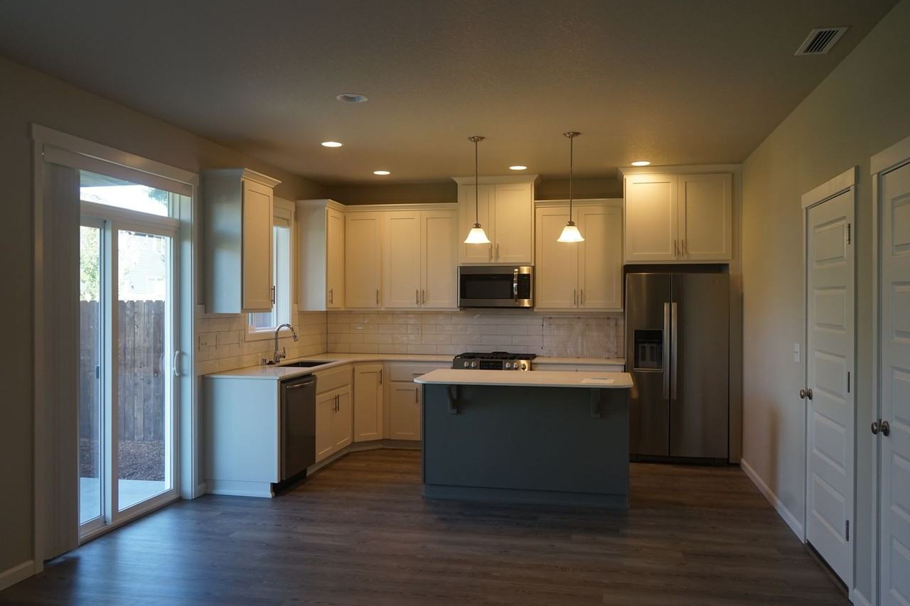 12018 Ne 109th St #A - Photo 6 of 19