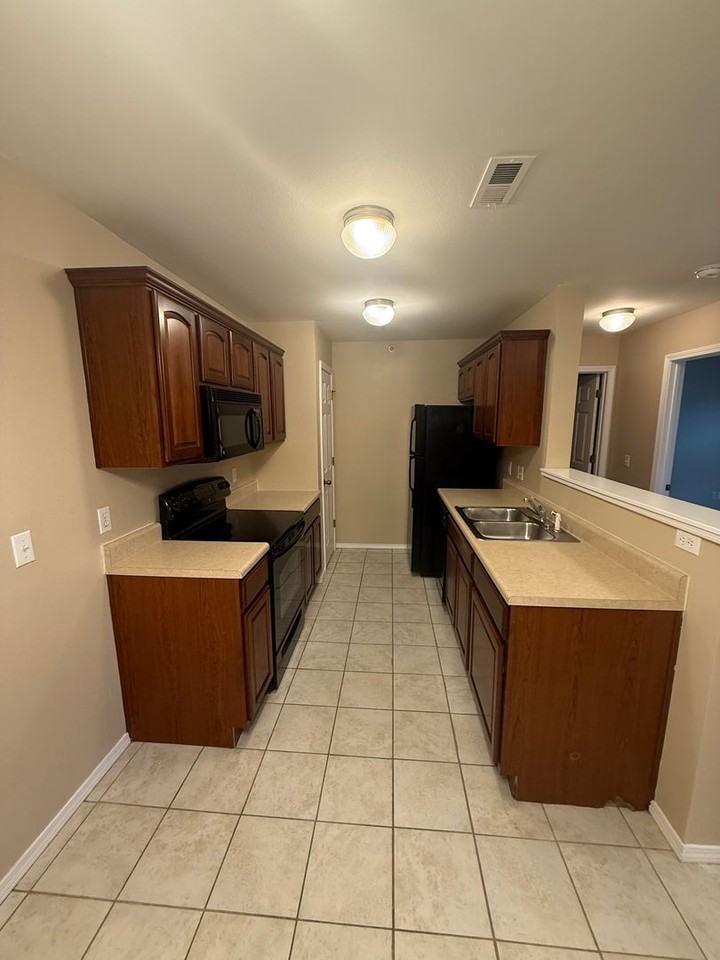 1040 S Clifton Ave #B - Photo 6 of 16