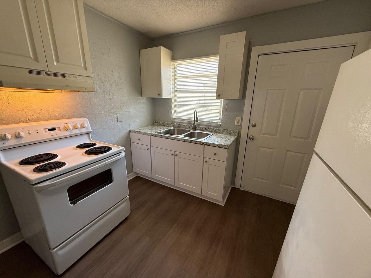 1405 Lotela Ave - Photo 4 of 5