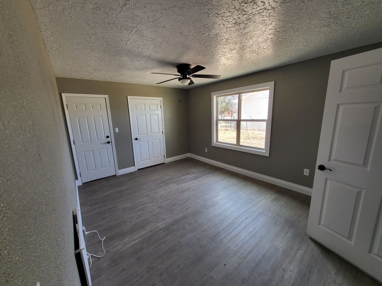 719 W 16th St - Photo 5 of 8