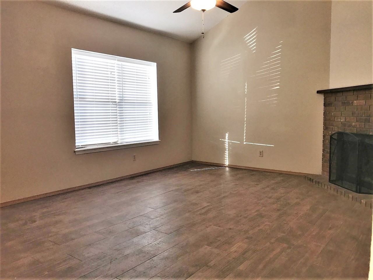 1121 S 26th St - Photo 2 of 10
