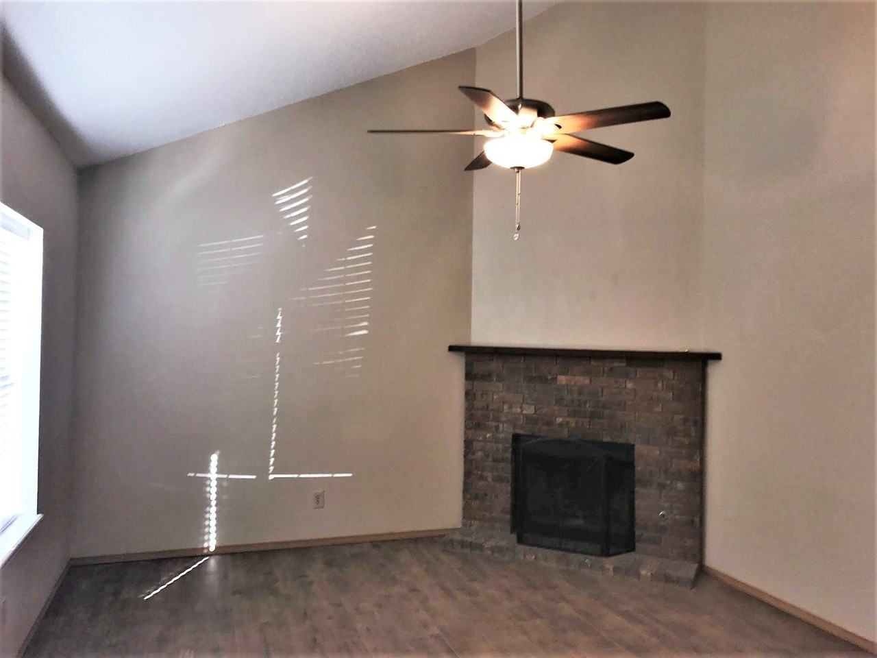 1121 S 26th St - Photo 3 of 10