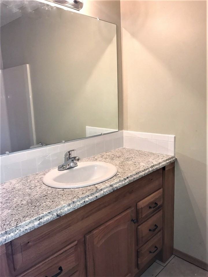 1121 S 26th St - Photo 6 of 10