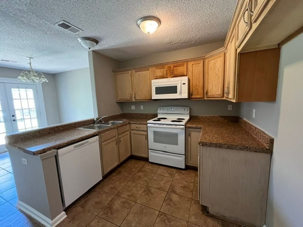 1608 Joy Blvd - Photo 5 of 11