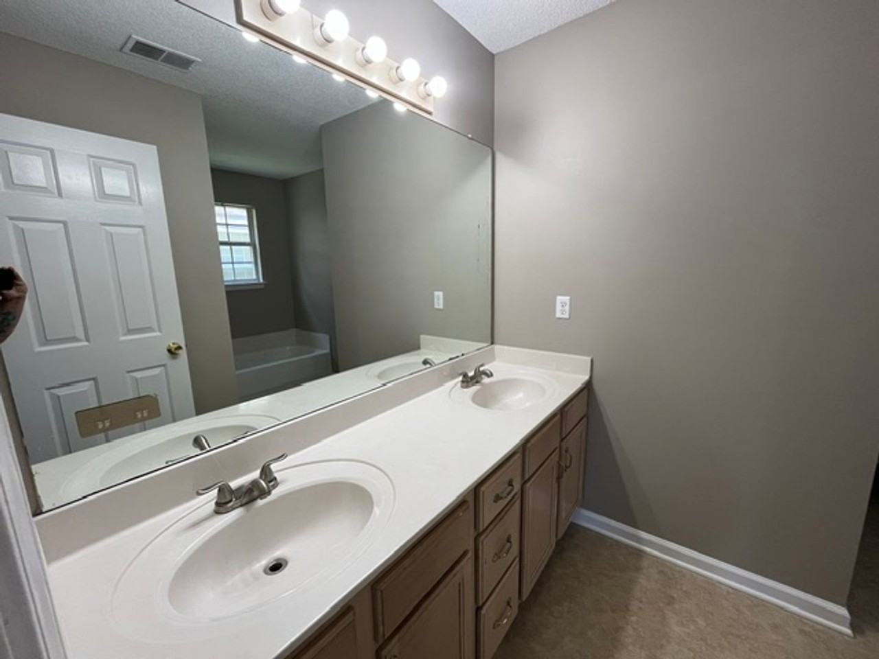 1608 Joy Blvd - Photo 7 of 11