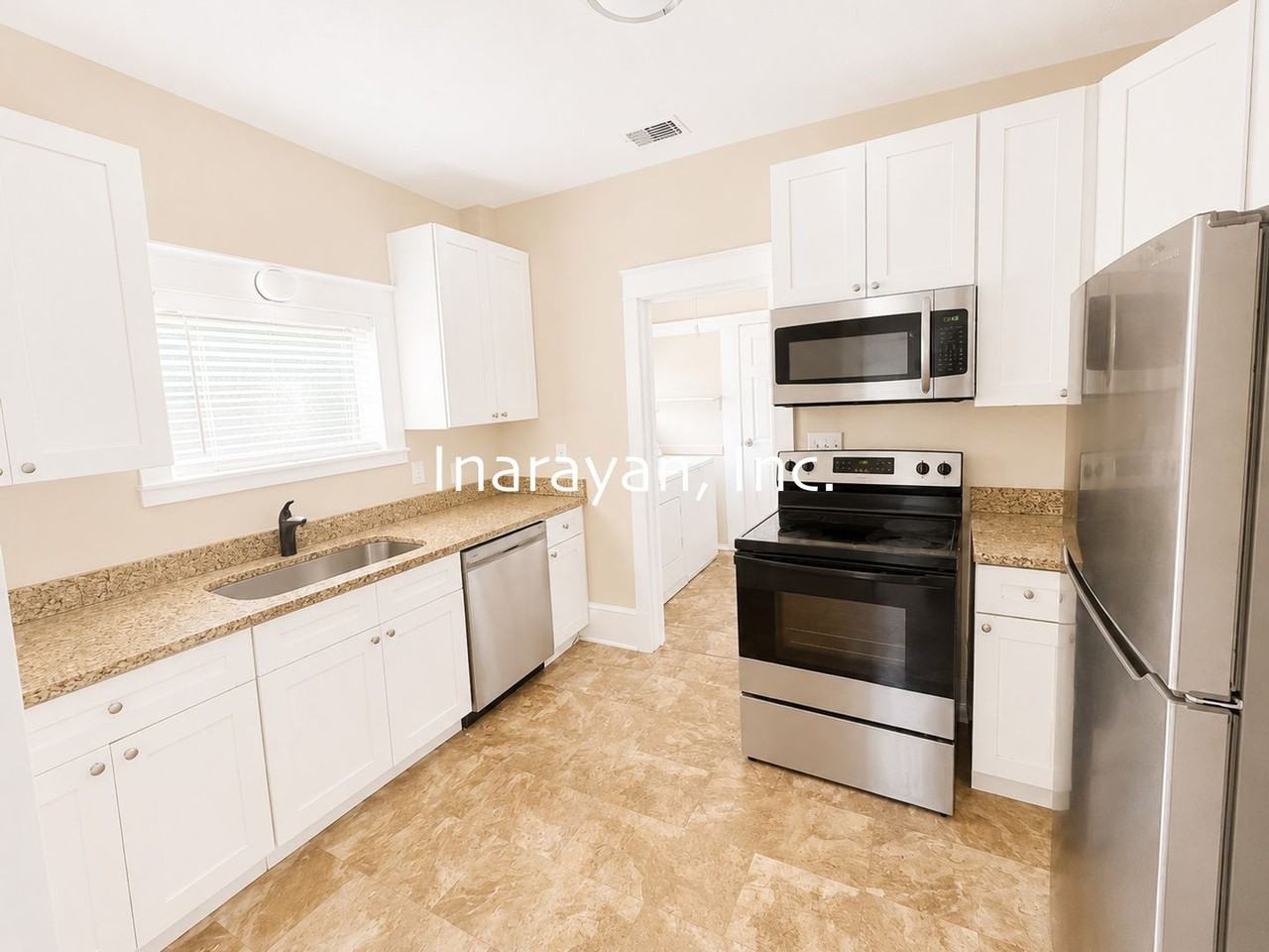 910 25th St - Photo 3 of 9