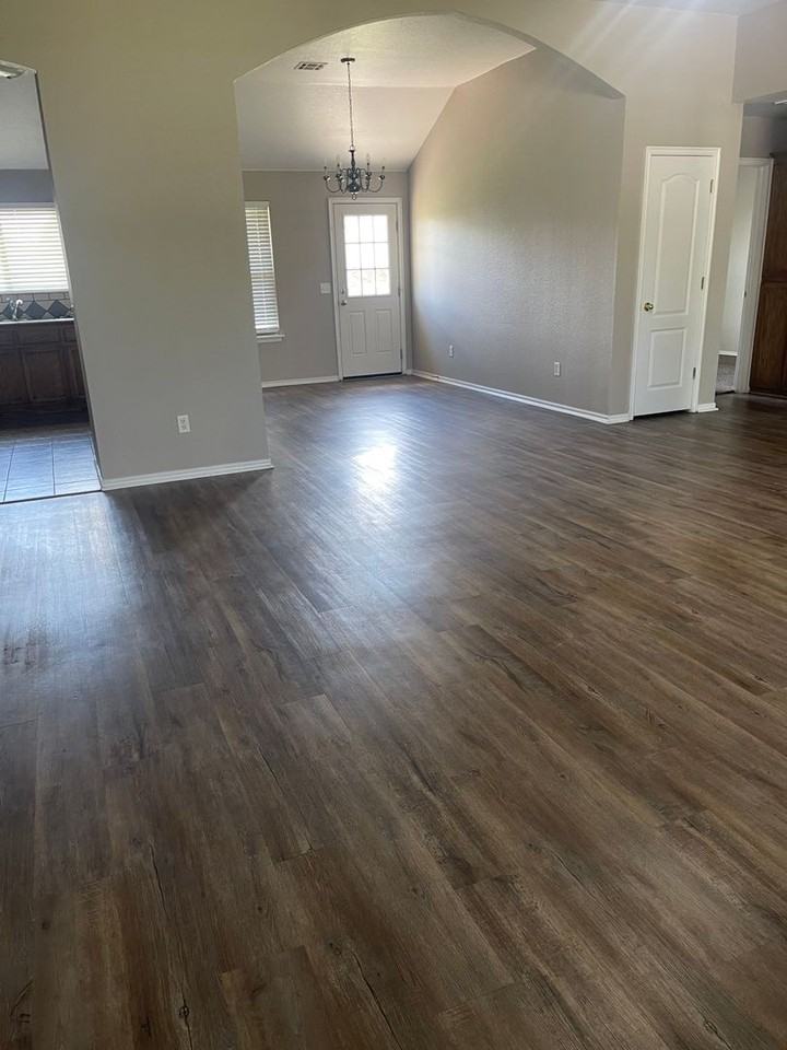 1118 Barbary Dr - Photo 3 of 8