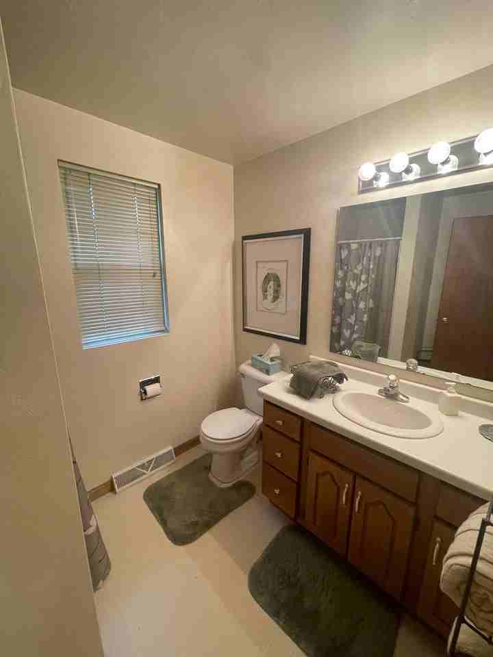 994 Wishart Ave - Photo 2 of 13