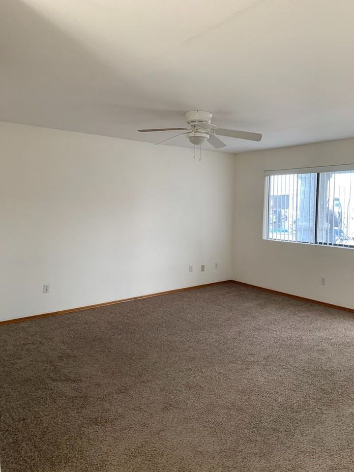 4040 Challenger Dr - Photo 3 of 16