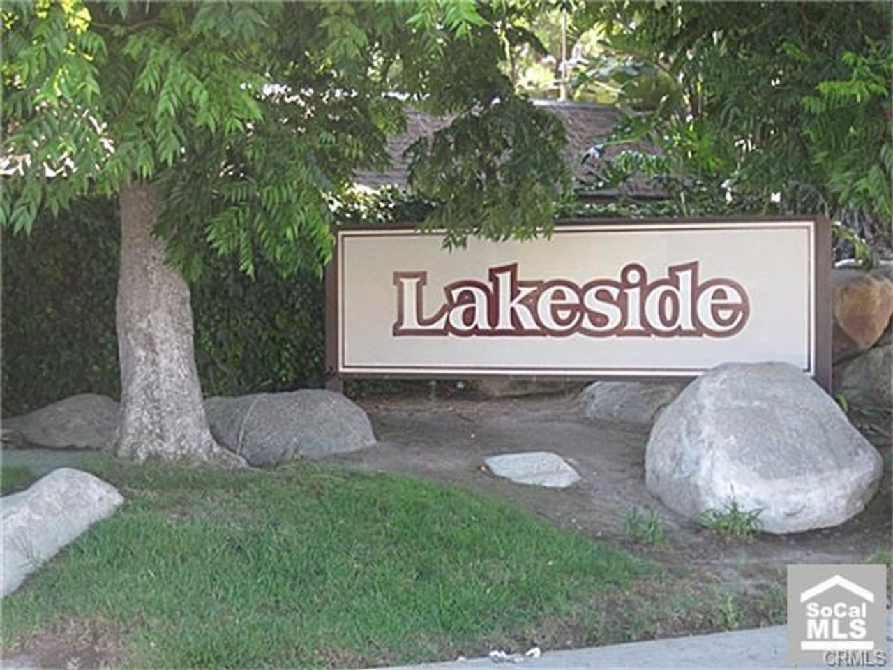 10530 Lakeside Dr N - Photo 2 of 7