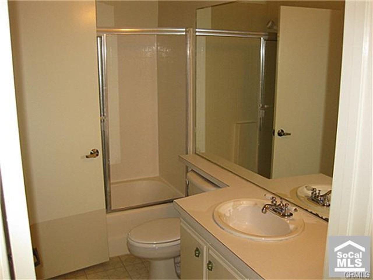 10530 Lakeside Dr N - Photo 4 of 7