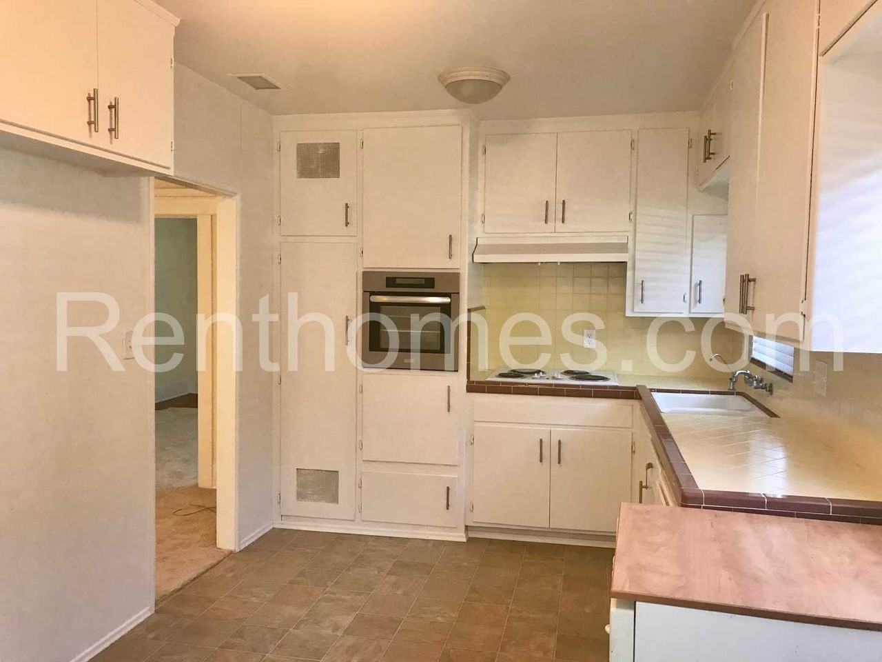 3311 Dale St - Photo 5 of 14
