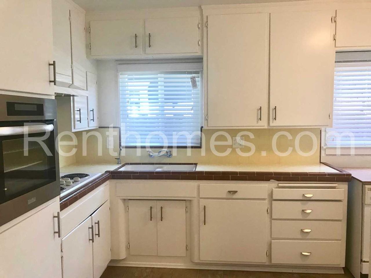 3311 Dale St - Photo 6 of 14