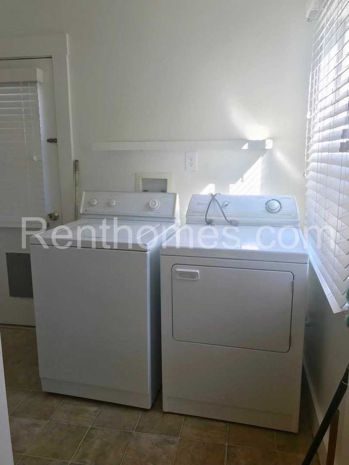 3311 Dale St - Photo 7 of 14