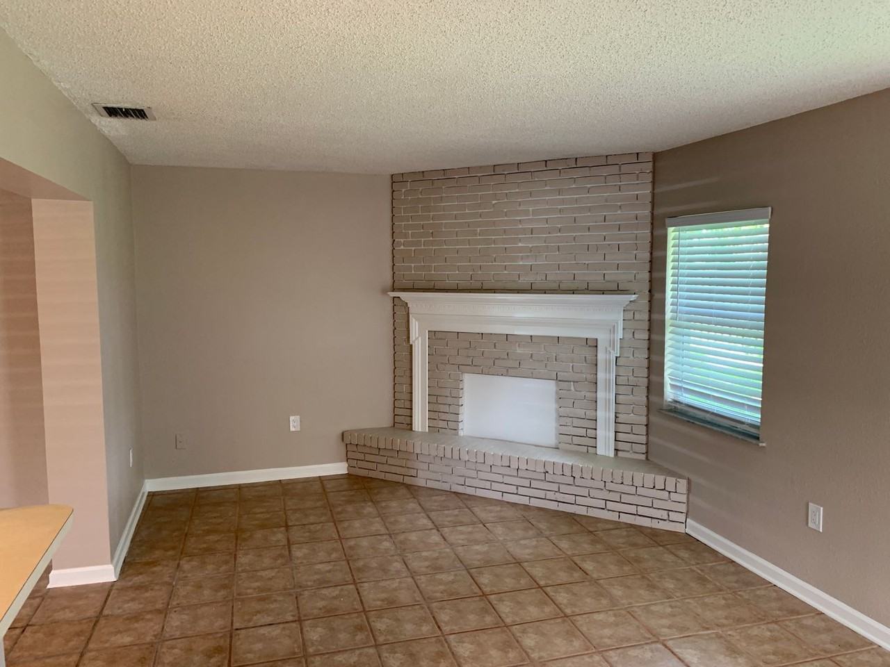 3791 10th St Ne - Photo 6 of 17