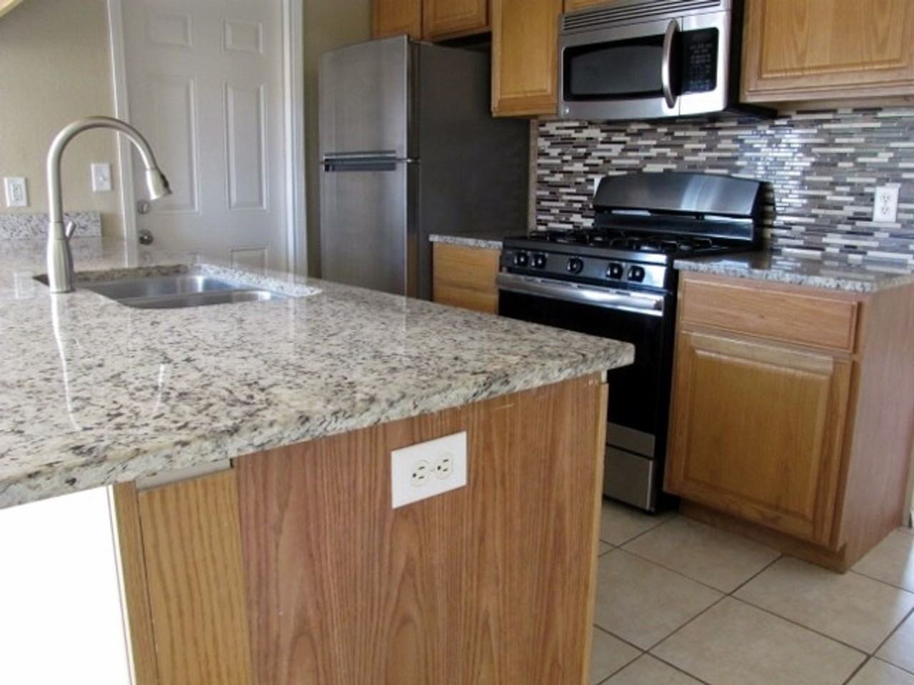 823 Plaza Encanto - Photo 6 of 26
