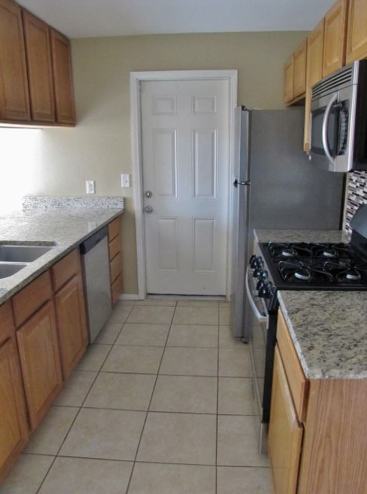 823 Plaza Encanto - Photo 7 of 26