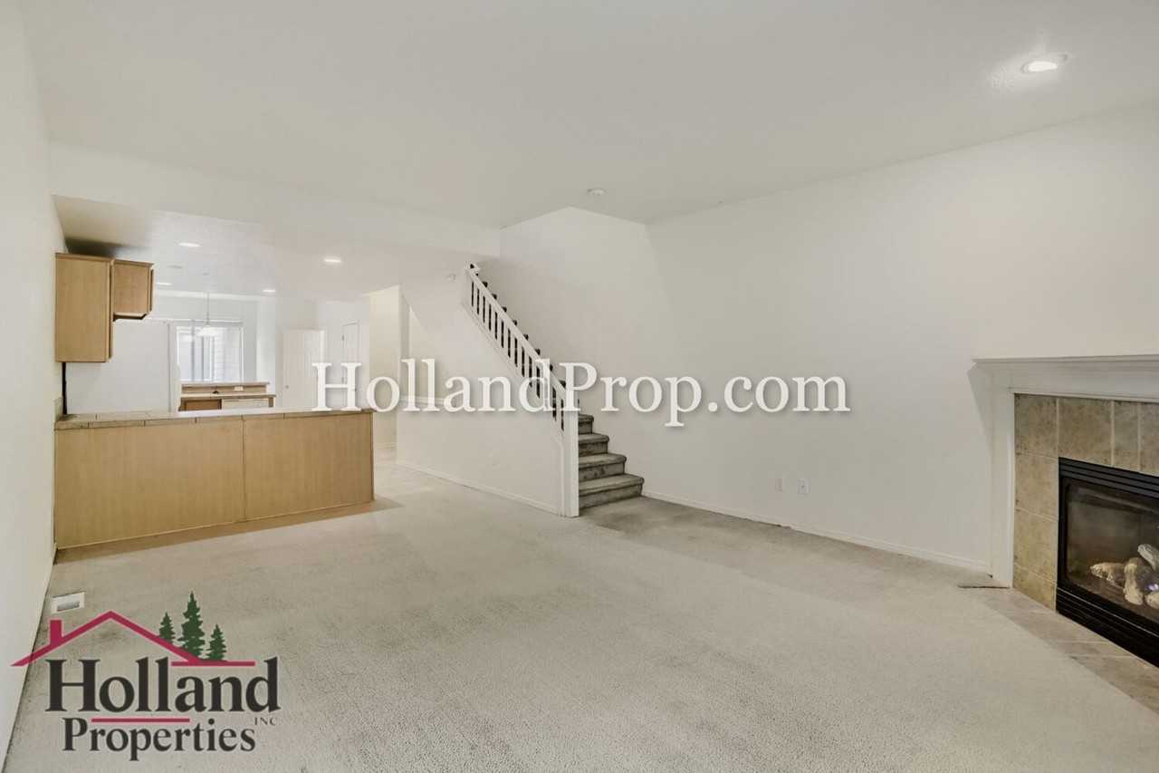 1556 Sw 175th Ave - Photo 4 of 18