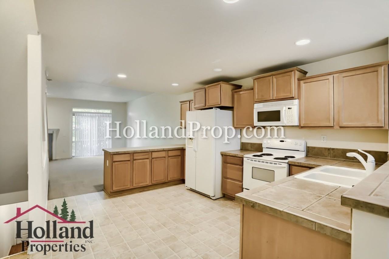 1556 Sw 175th Ave - Photo 6 of 18