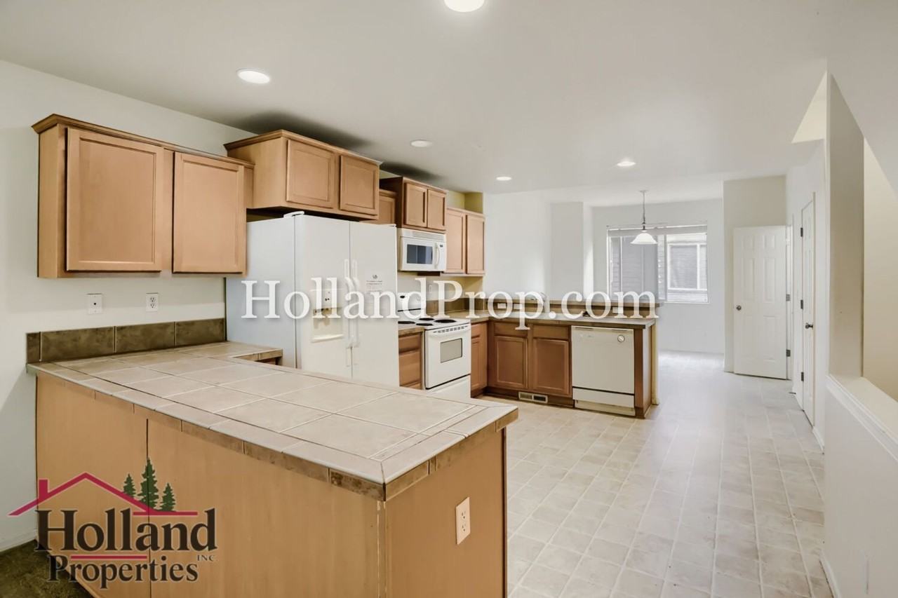 1556 Sw 175th Ave - Photo 7 of 18