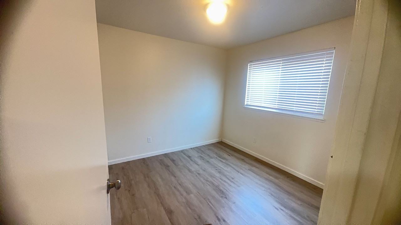 784 784 E. J St. - 784 E. J St. - Photo 4 of 12