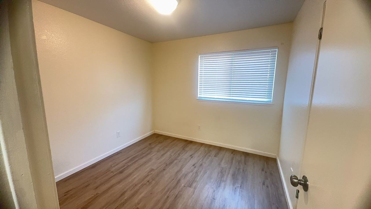 784 784 E. J St. - 784 E. J St. - Photo 6 of 12