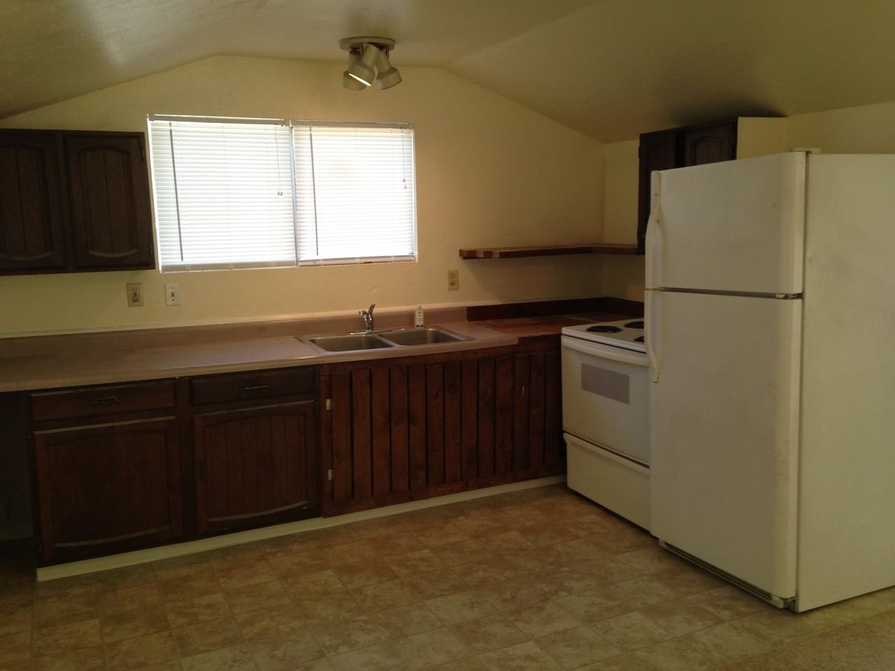 115 S 14th Ave - Photo 4 of 5