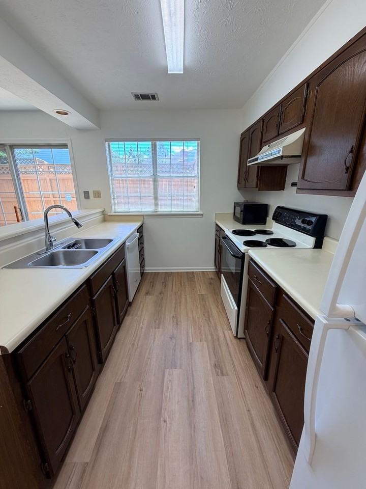 5556 Clover Rise Ln - Photo 5 of 10