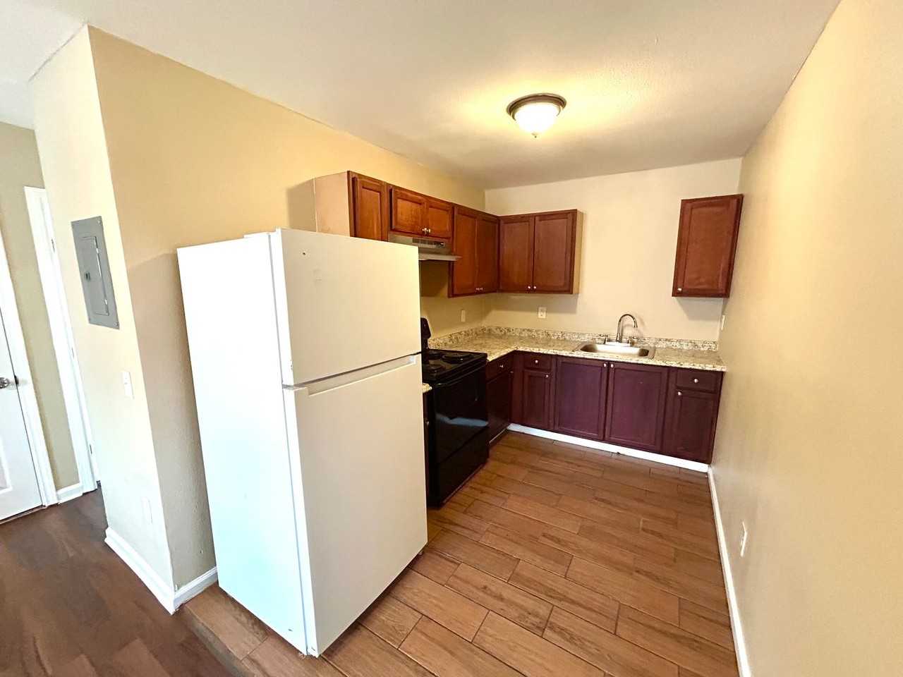 1222 Fenfield Ave #2 - Photo 4 of 16