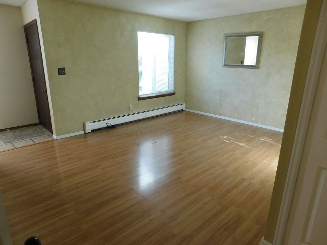 563 E Good Hope Cir #E - Photo 3 of 12