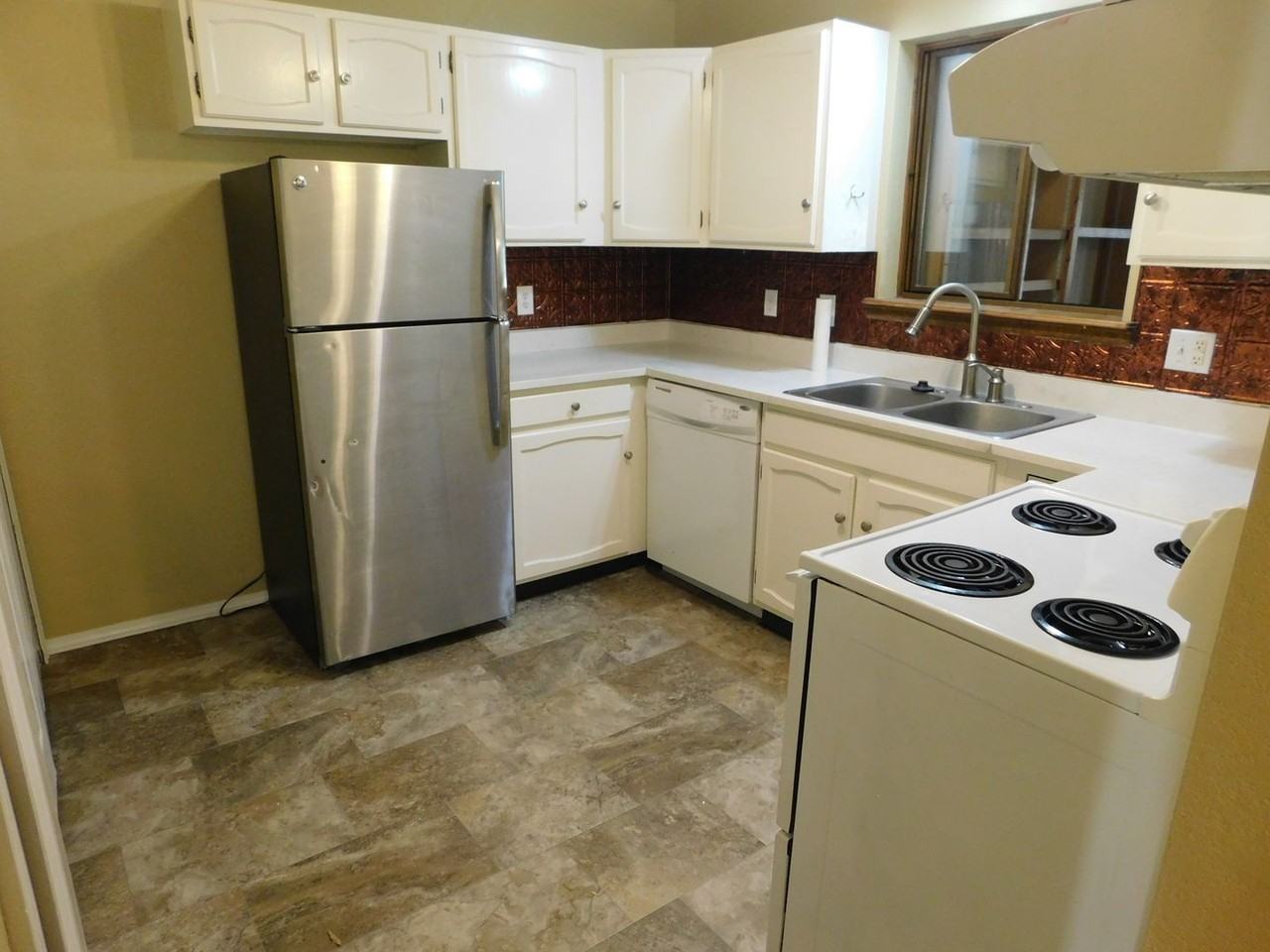 563 E Good Hope Cir #E - Photo 5 of 12