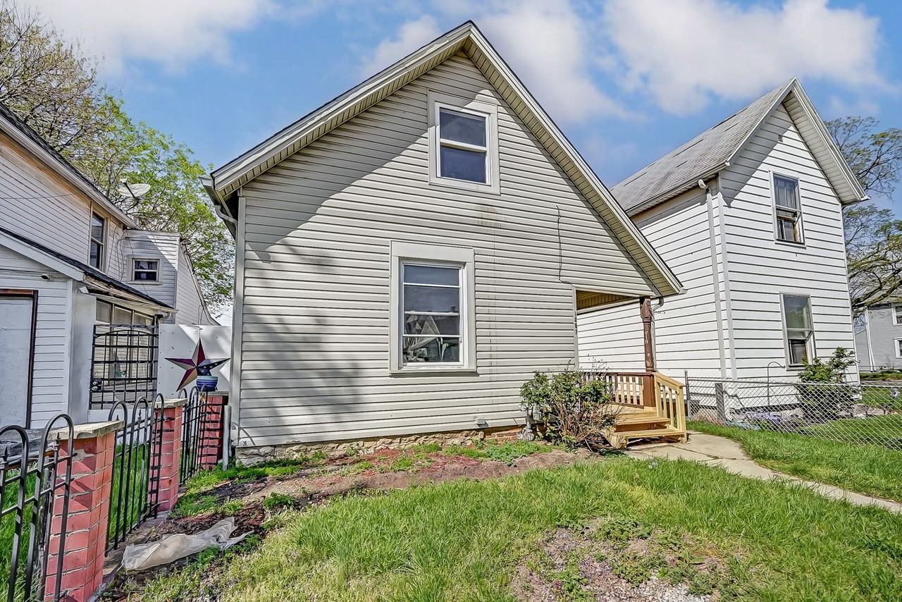 1257 Leonhard St - Photo 2 of 36