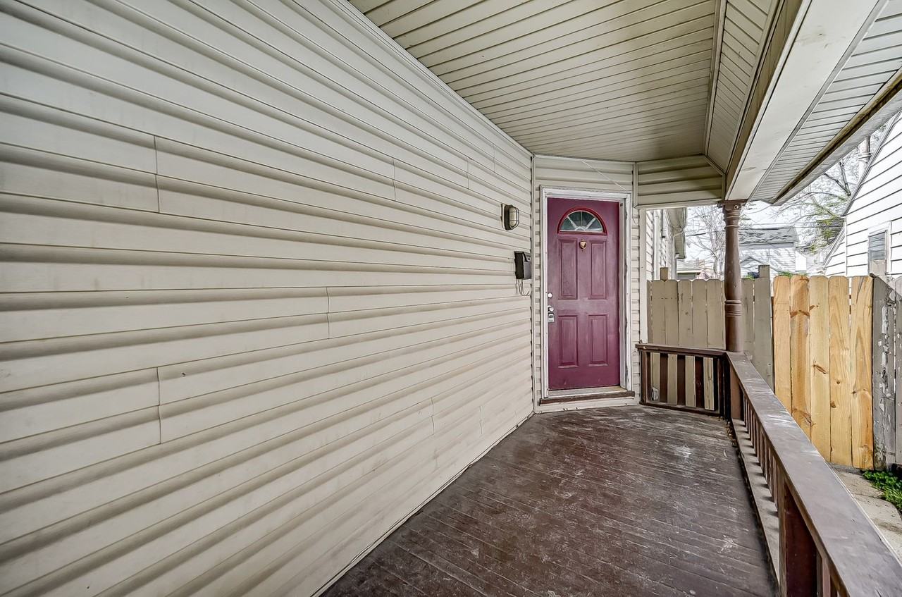 1257 Leonhard St - Photo 4 of 36