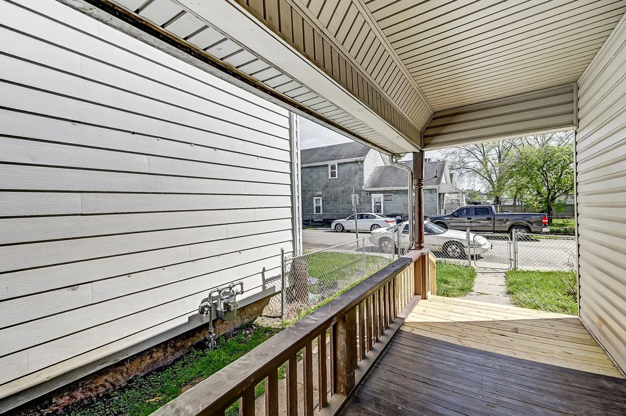 1257 Leonhard St - Photo 5 of 36