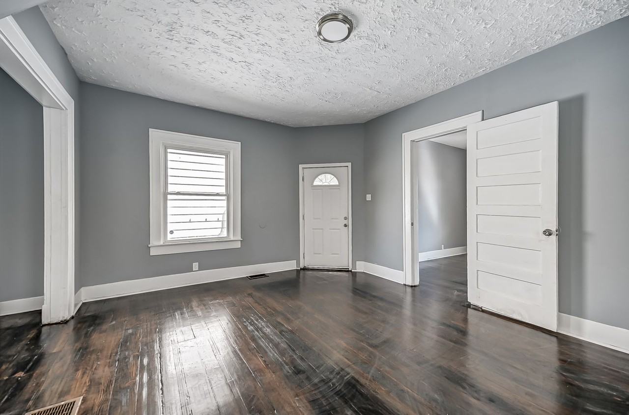 1257 Leonhard St - Photo 6 of 36