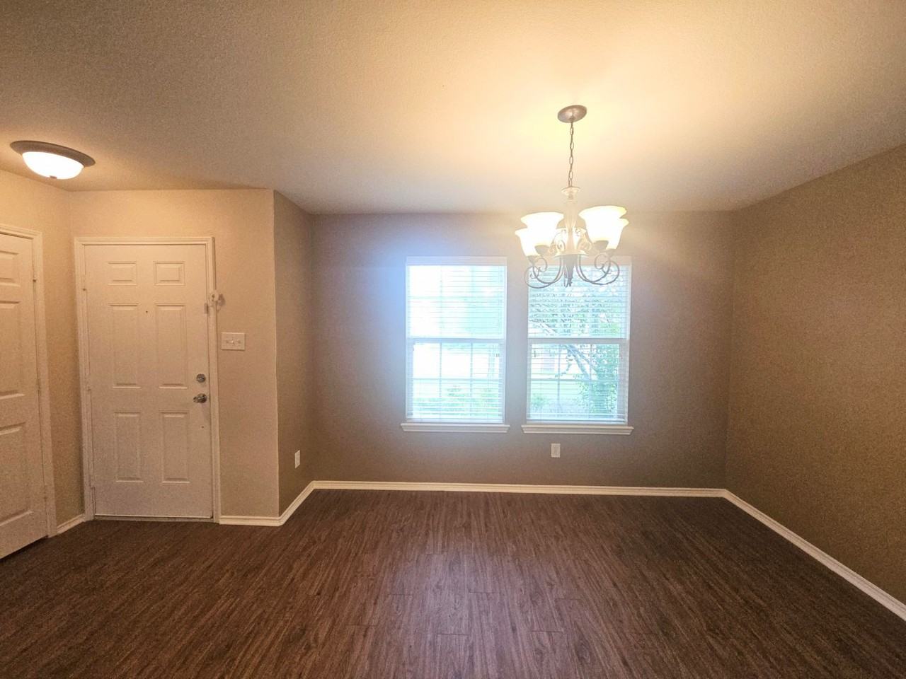 2404 Clairborne Dr - Photo 2 of 20