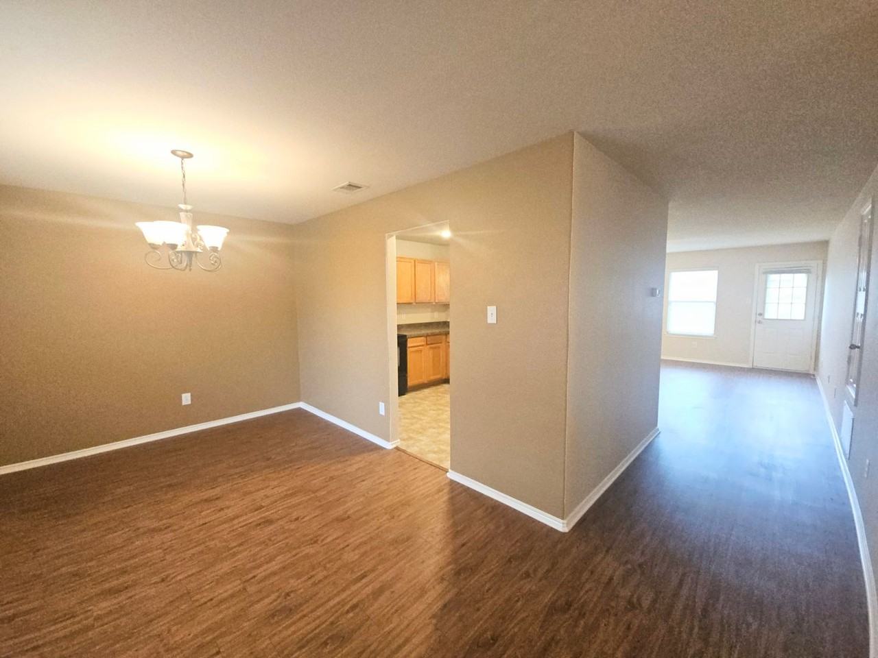 2404 Clairborne Dr - Photo 3 of 20