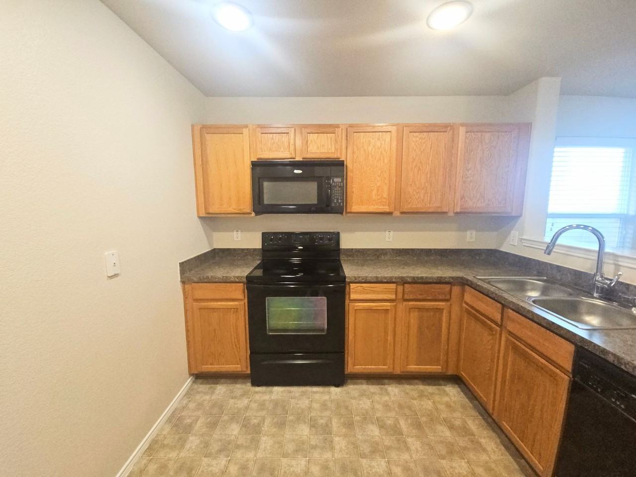 2404 Clairborne Dr - Photo 5 of 20