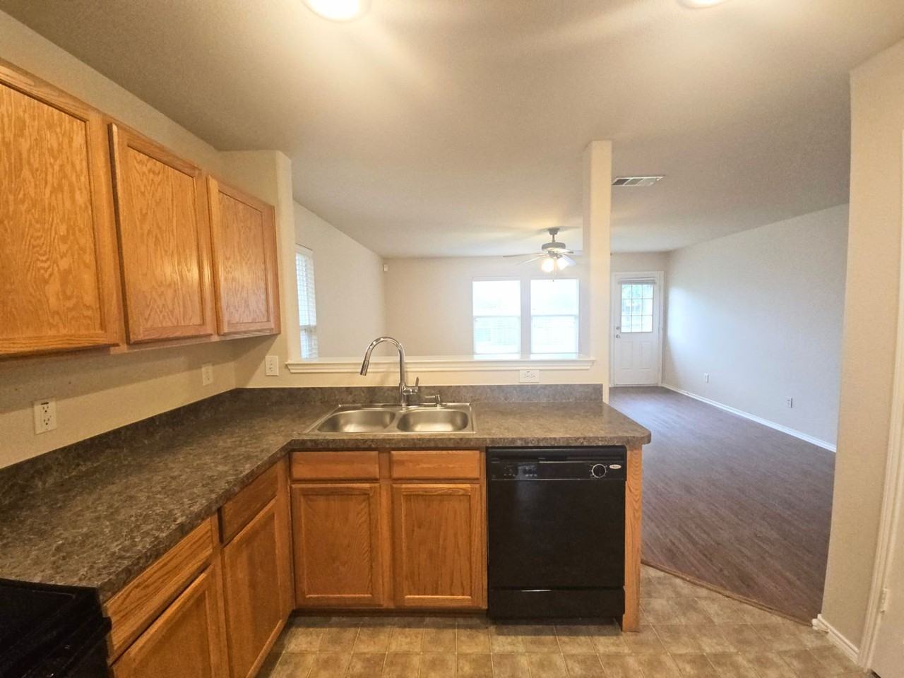 2404 Clairborne Dr - Photo 6 of 20