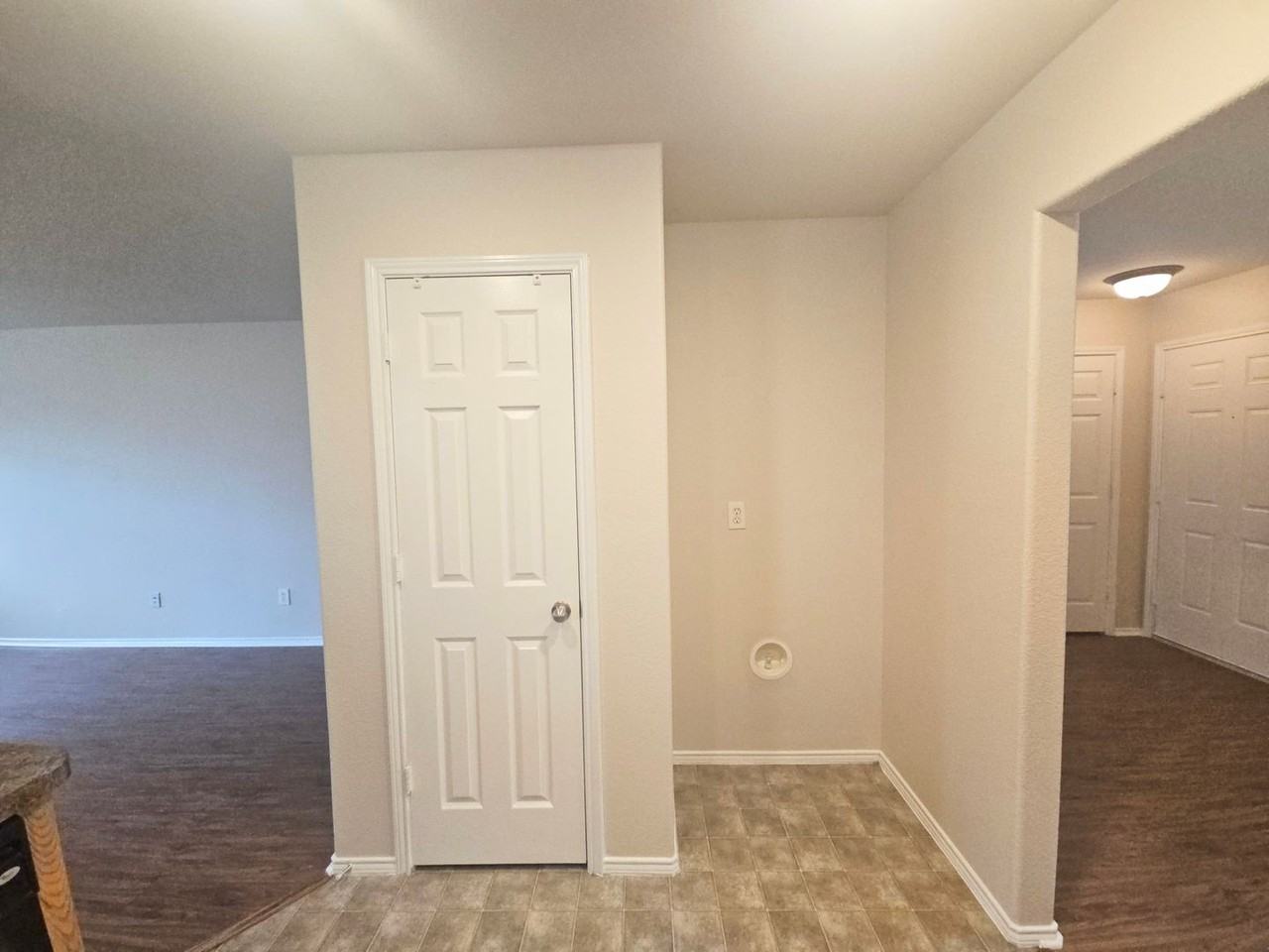 2404 Clairborne Dr - Photo 7 of 20