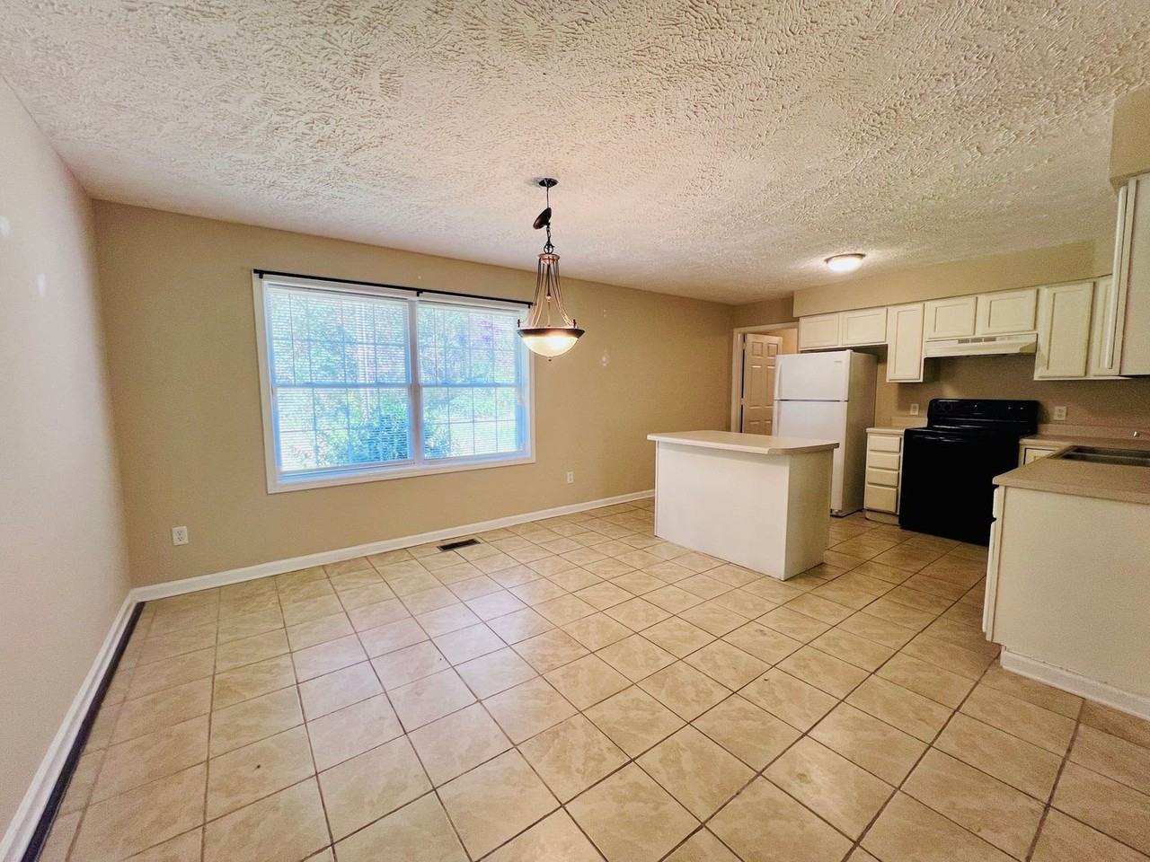3314 Amay James Ave - Photo 3 of 12